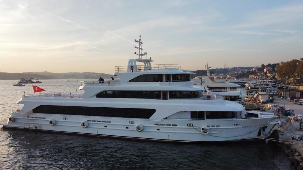 Wedding On A Boat - Wedding On The Boat - Wedding Boat Cost - Yacht Wedding Company