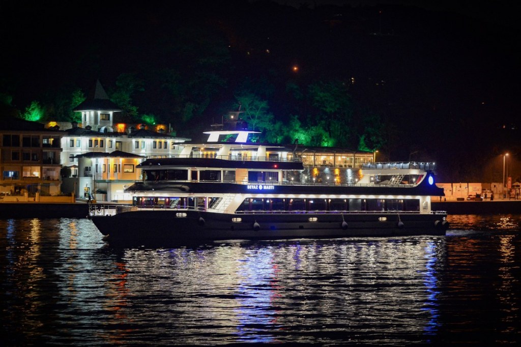 The Magic of a Boat Wedding – Bematur Wedding On The&nbsp;Boat